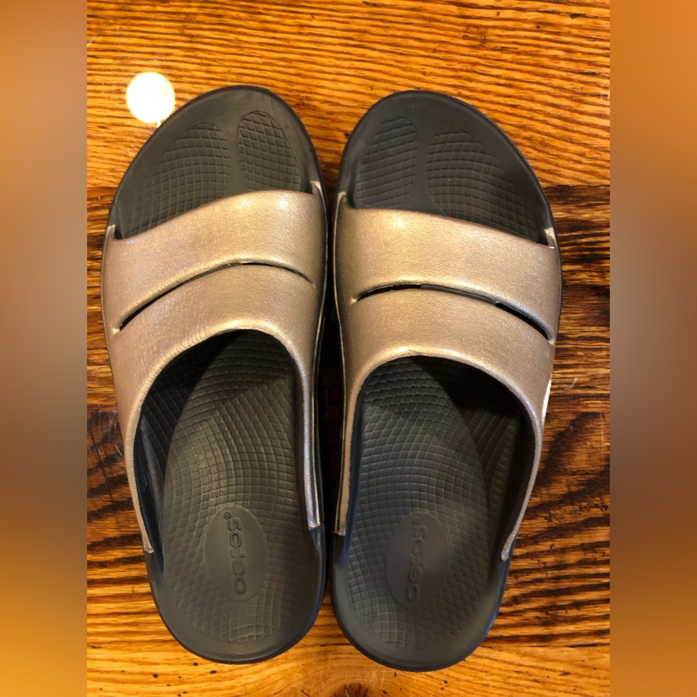 Women's OOFOS Slides 7-9 (EU 40)--Worn Once--color is Luxe Latte